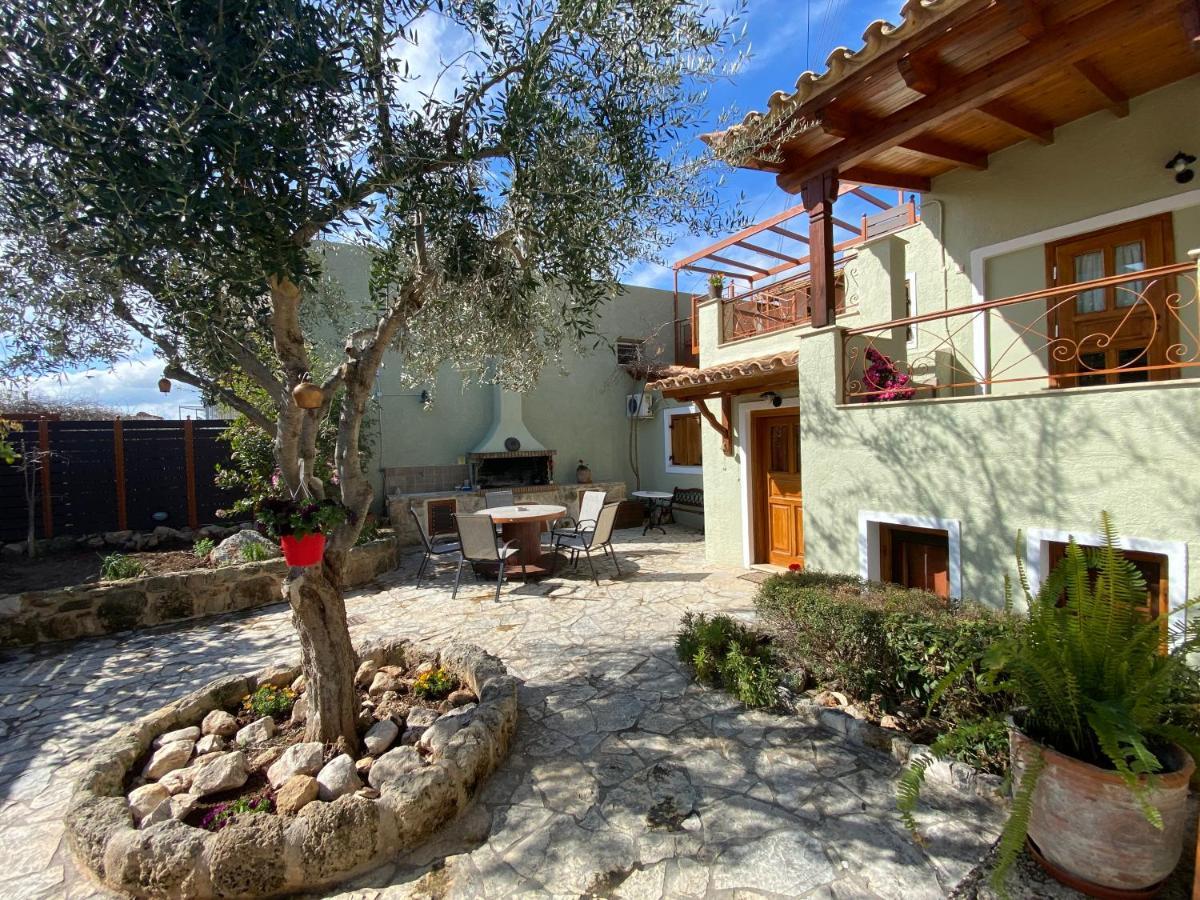 Pegasus House Corinth Exterior photo